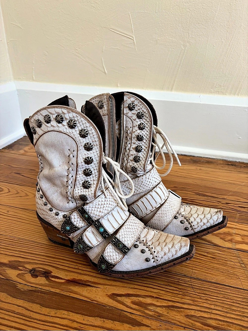 Lane Showdown Studded Western Heeled Boots White US 8.5